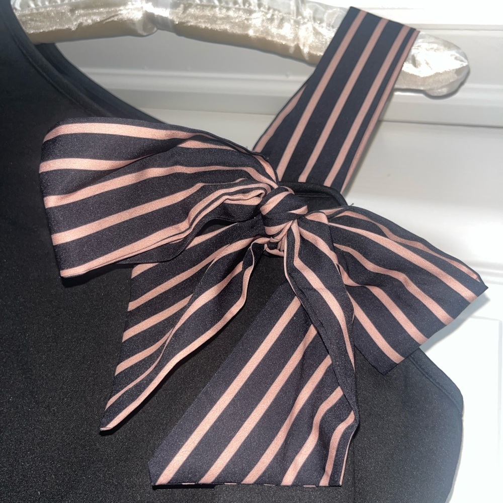 Cold shoulder striped bow top - Picture 2 of 3